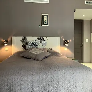 L' Oustau Blanc Fontvieille